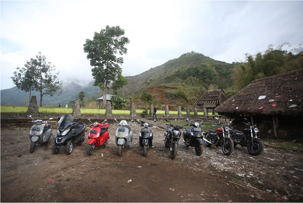 Vespa Lombok melakukan Touring