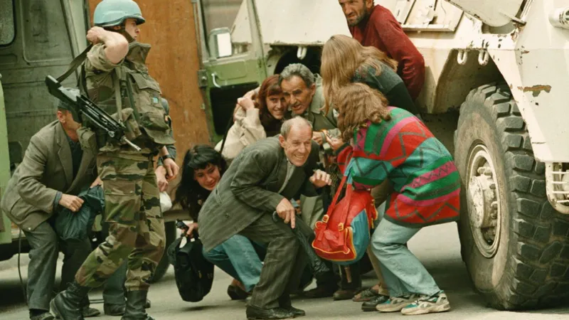 Italy investigates tourists paid to go Bosnia to kill besieged civilian